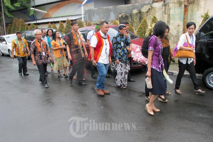 Jacob Oetama Tiup Lilin HUT Gramedia Ke-46