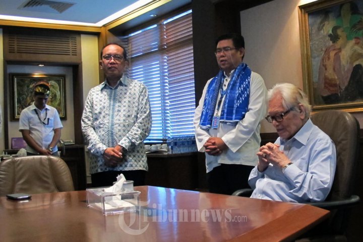 Jacob Oetama Tiup Lilin HUT Gramedia Ke-46