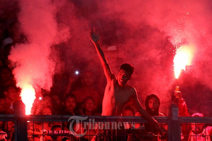 Jakmania Rayakan Kemenangan di Laga Trofeo Persija