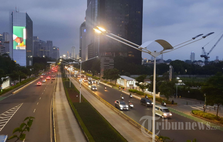 Jalan Jendral Sudirman Jakarta Sepi Ditinggal Warga Mudik