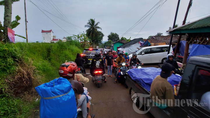 Jalan Raya Nagrak Kabupaten Cianjur Macet