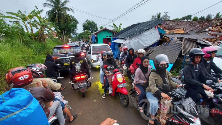 Jalan Raya Nagrak Kabupaten Cianjur Macet