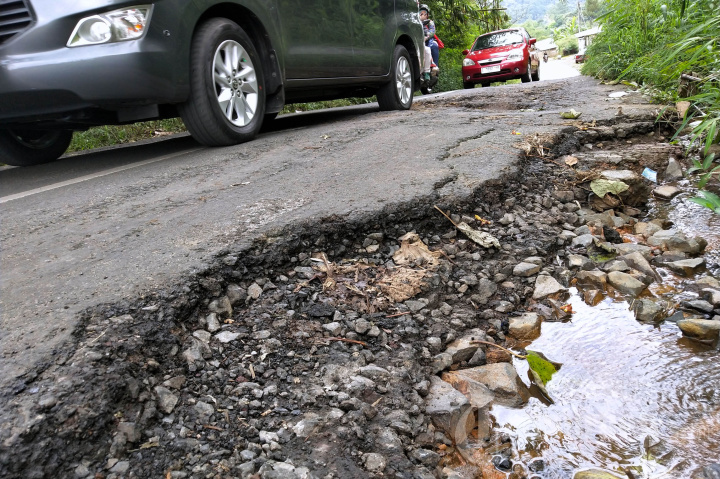 Jalan Rusak di Perbatasan Majalengka dan Ciamis