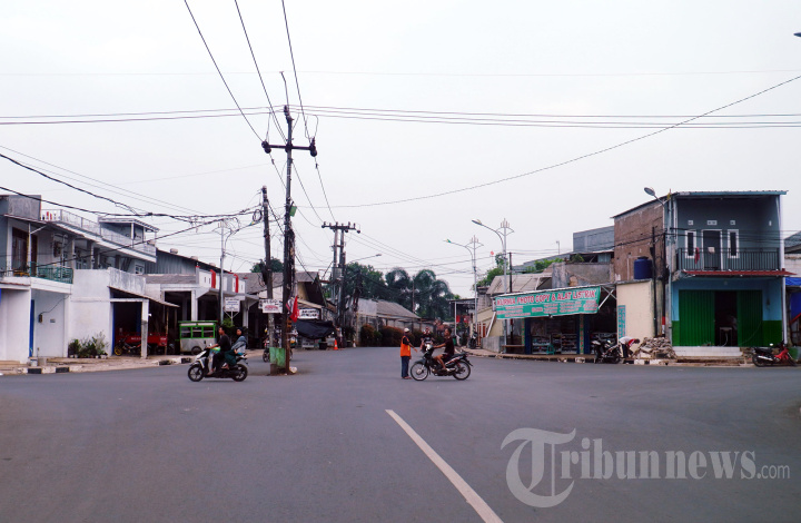 Jalan Sudah Dicor Tiang Listrik Belum Pindah