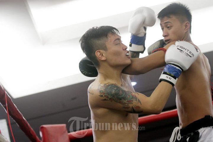 James dan Hamam Saling Pukul di Kejuaraan Muay Thai