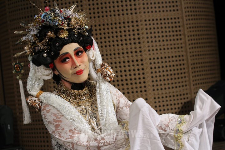 Jelang Pagelaran Opera Ular Putih