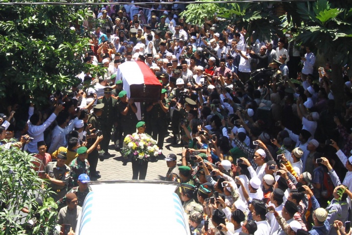 Jenazah Alm KH Hasyim Muzadi Diberangkatkan ke Depok