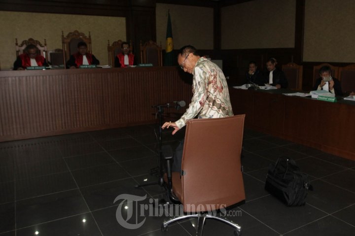 Jero Wacik Dengarkan Keterangan Saksi Ahli