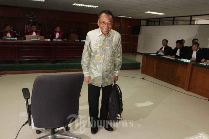 Jero Wacik Jalani Sidang Perdana di Pengadilan Tipikor