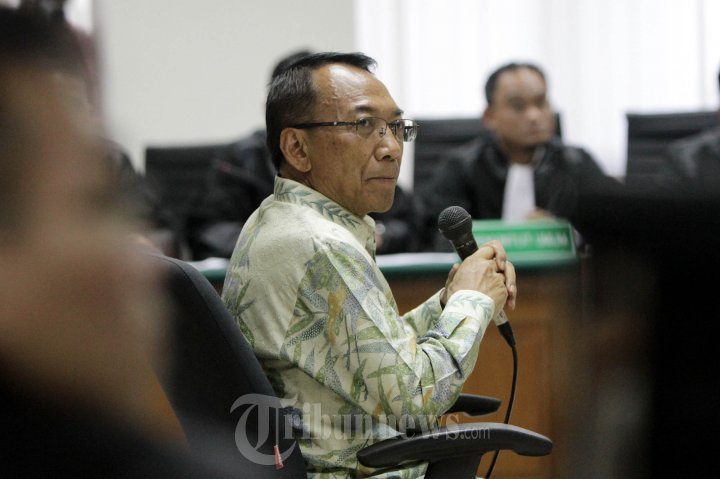 Jero Wacik Jalani Sidang Perdana di Pengadilan Tipikor