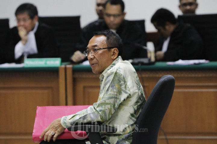 Jero Wacik Jalani Sidang Perdana di Pengadilan Tipikor