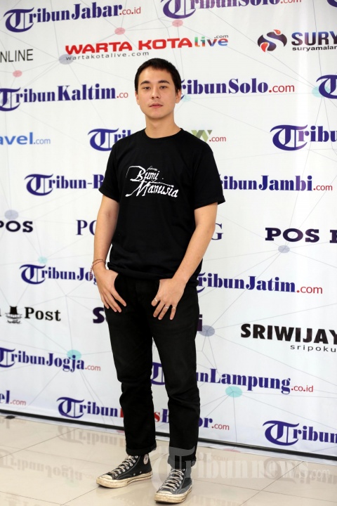 Jerome Kurnia, aktor pemeran dalam film Bumi Manusia saat berkunjung di Kantor Redaksi Tribunnews dan Warta Kota, Palmerah, Jakarta Pusat, Rabu (17/7/2019). 