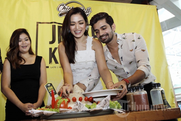 Jessica Iskandar Buka Kedai Kopi