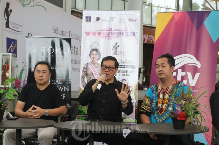 Johnnie Sugiarto dan Finalis Putri Pariwisata Indonesia 2016