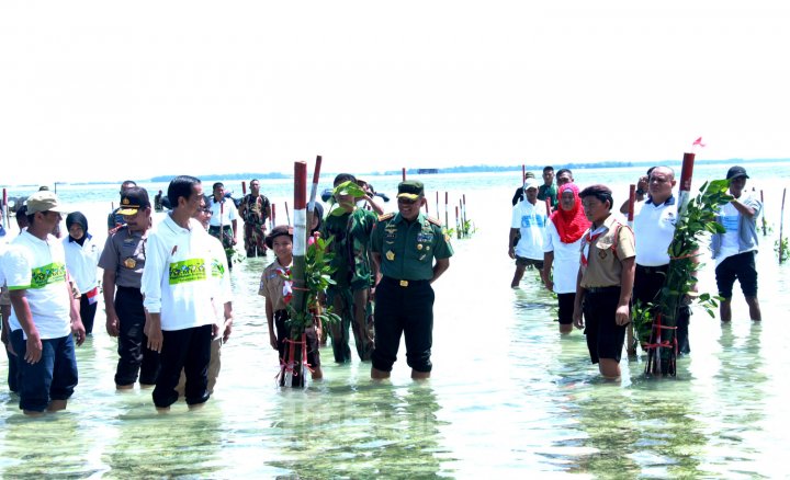 Jokowi di Acara Gerakan Nasional Penyelamatan Tumbuhan dan Satwa