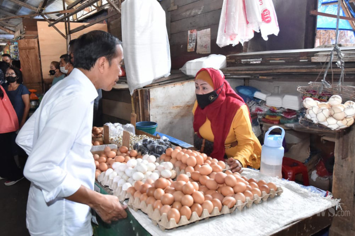 Jokowi Hadiri Peringatan HPN Hingga Cek Harga Bahan Pokok