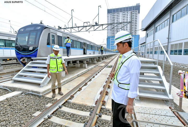 Jokowi Jajal MRT dari HI ke Lebak Bulus