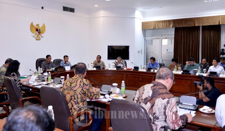 Jokowi-JK Pimpin Ratas Tentang Dosen Non PNS
