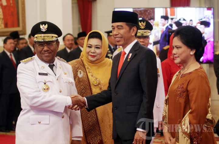 Jokowi Lantik Plt Gubenur Riau Wan Thamrin Hasyim