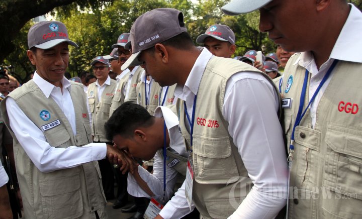 Jokowi Lepas Guru Garis Depan