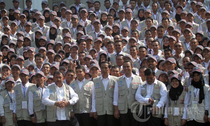 Jokowi Lepas Guru Garis Depan