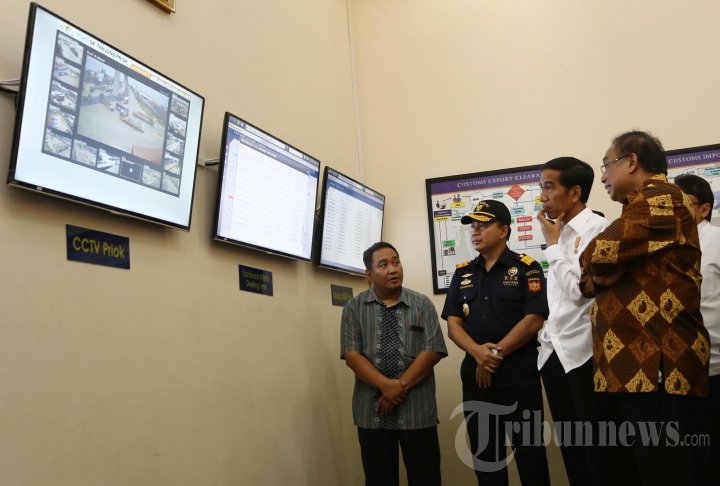 Jokowi Pantau Pelayanan Pelabuhan