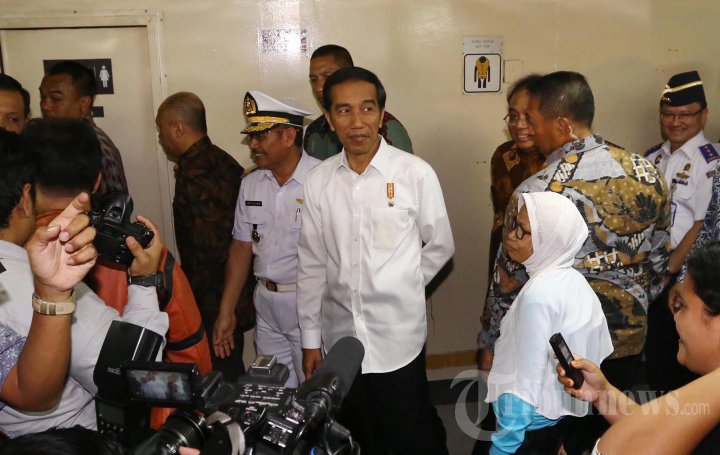 Jokowi Pantau Pelayanan Pelabuhan
