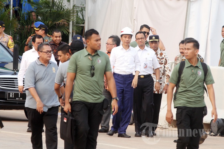 Jokowi Resmikan Tol Desari Seksi I