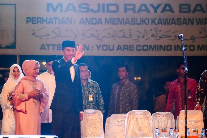Jokowi Takbiran di Banda Aceh