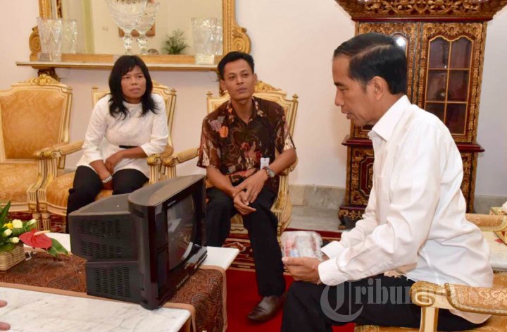 Jokowi Temui Perakit Televisi Asal Karanganyar