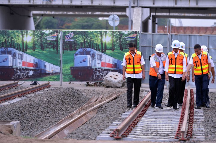 Jokowi Tinjau Proyek Pembangunan Jalur KA Bandara