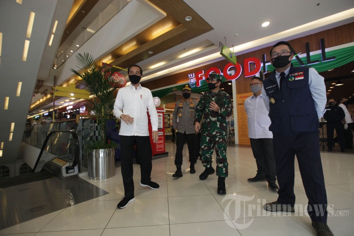 Jokowi Tinjau Pusat Perbelanjaan yang Siap Dibuka Kembali