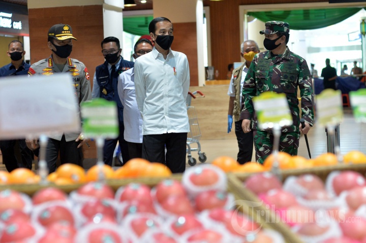 Jokowi Tinjau Pusat Perbelanjaan yang Siap Dibuka Kembali