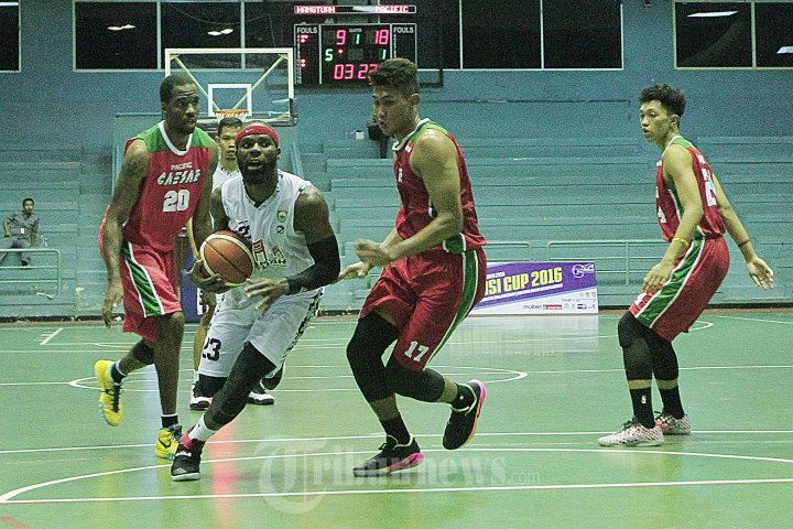 Jones Falando Berusaha Lewati Wardana dan Aziz