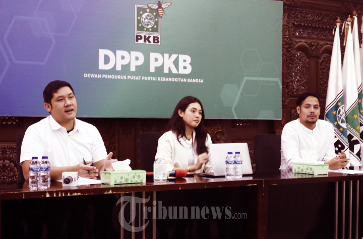 Jubir Muda PKB Konferesi Pers Di DPP PKB