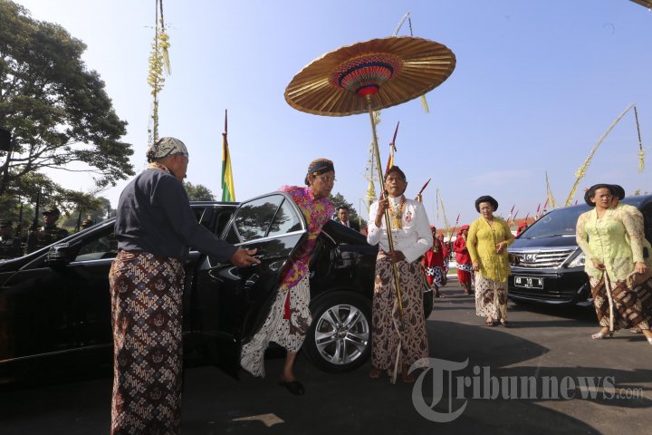 Jumenengan KBPH Suryodilogo Menjadi KGPAA Paku Alam X