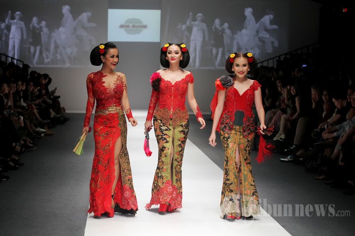 Jupe, Zaskia, dan Ayu Semarakan Jakarta Fashion Week