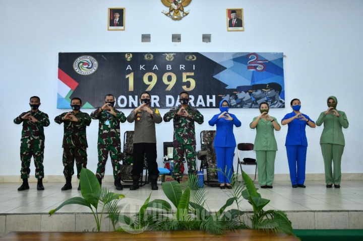 Jusuf Kalla Tinjau Baksos Donor Darah Alumni Akabri 95 Bima Cakti di Makassar