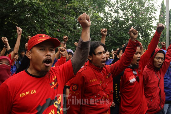 Kabut Demo Peringatan Pra May Day