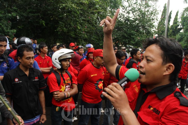 Kabut Demo Peringatan Pra May Day