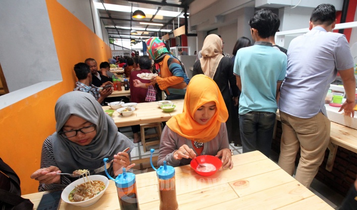 Kafetaria Kampus USB YPKP Bandung Laris