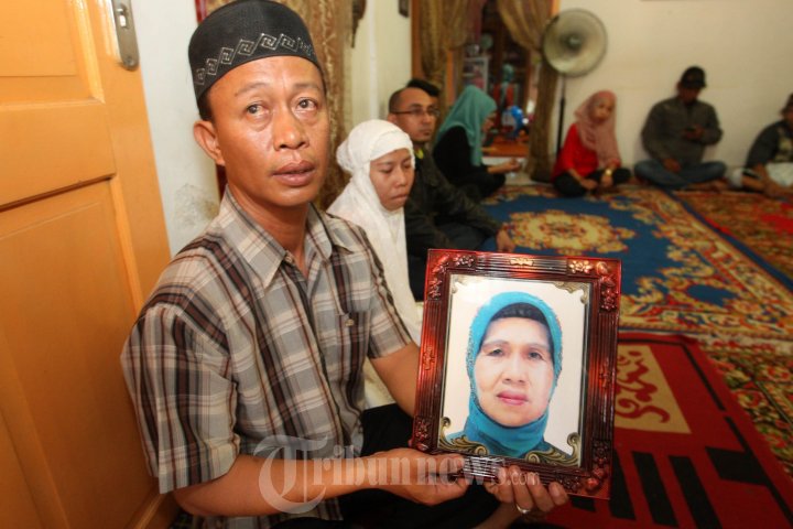 Kaharuddin Perlihatkan Foto Ibundanya Korban Tragedi Mina