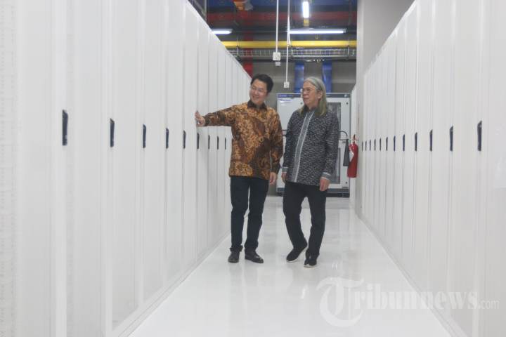 Kampus Pusat Data H2 dengan Tenaga Surya Pertama di Indonesia