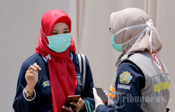 Kapal Pesiar MV Columbus Berlabuh di Semarang dan Turunkan Penumpang