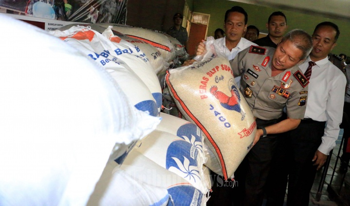Kapolda Jeteng Melihat Beras Sitaan