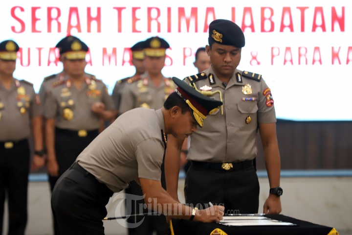 Kapolri Jend Pol Idham Azis Pimpin Sertijab 8 Kapolda