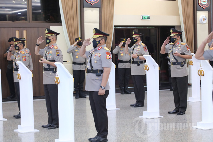 Kapolri Pimpin Sertijab 7 Kapolda di Mabes Polri