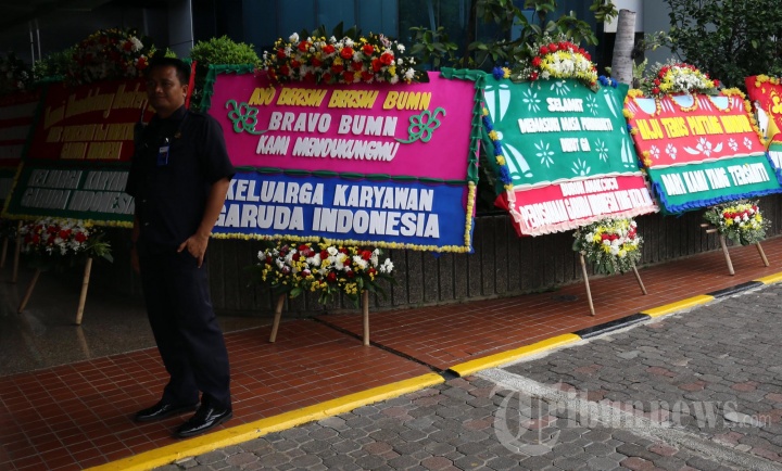 Karangan Bunga Hiasi Halaman Kementrian BUMN