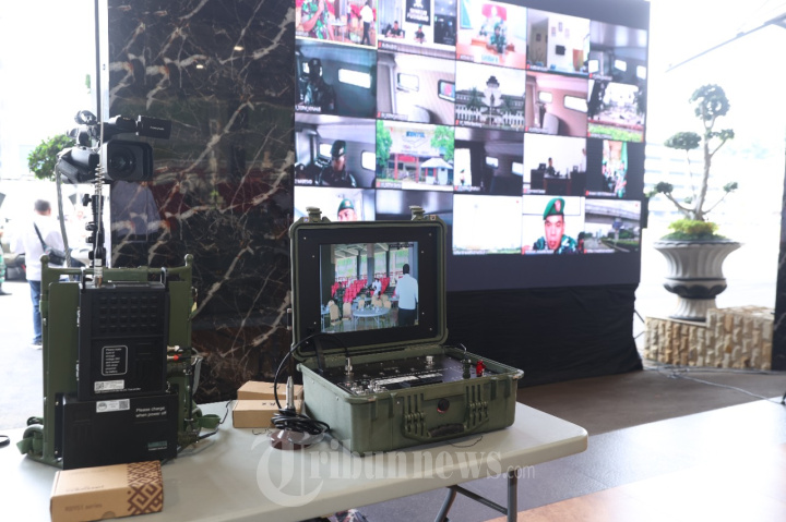 Kasad Cek Perangkat Satelit Komunikasi On The Move