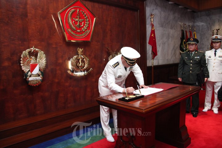 Kasal China terima Bintang Jalasena Utama